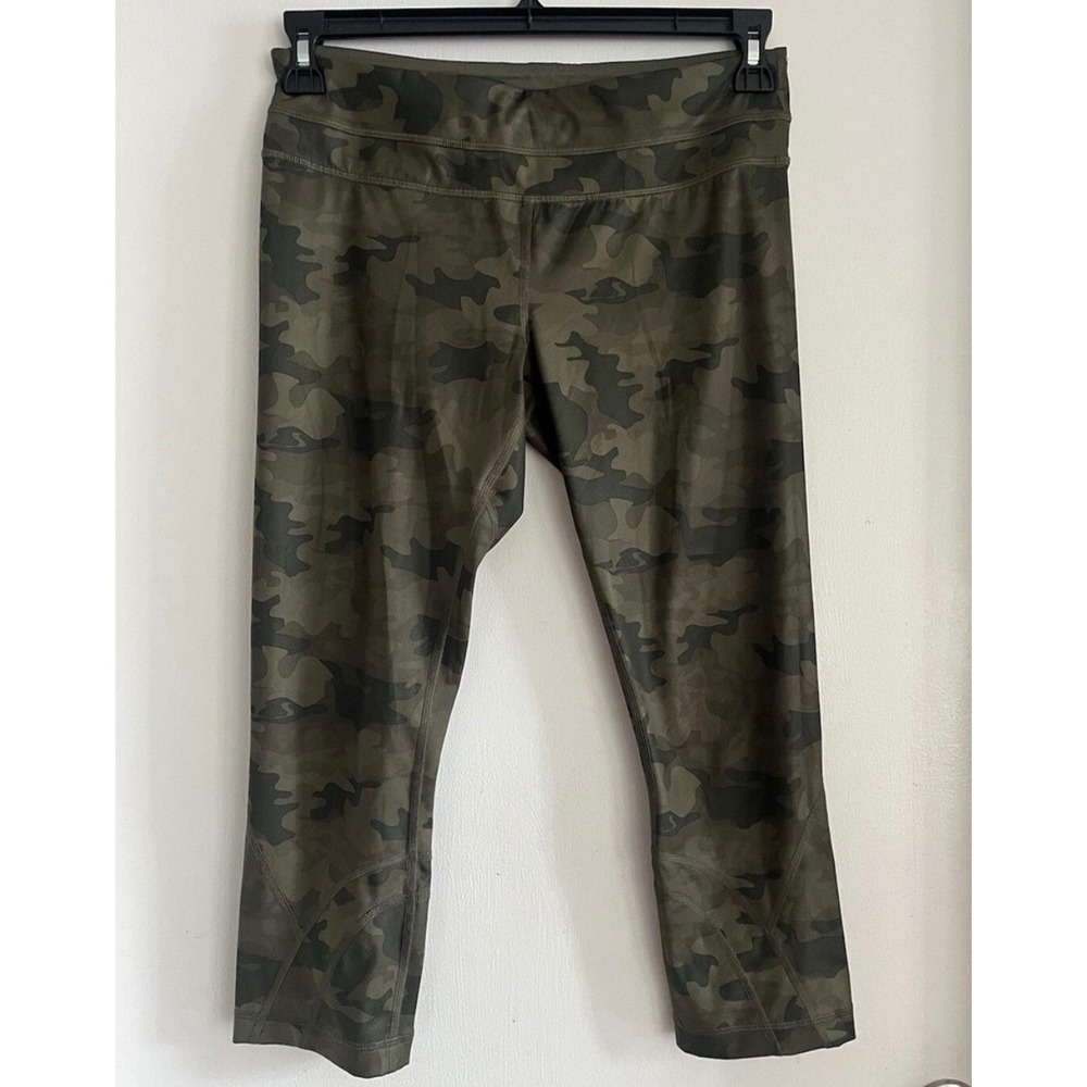 Lululemon Camo Leggings Women's Capri Athletic Workout Pants‎ Size Medium
